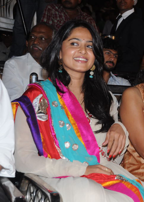 anushka at mogudu movie audio launch, anushka new actress pics